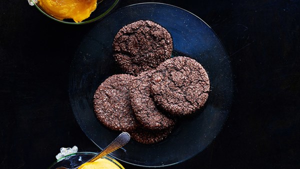 Chocolate-olive oil crisps
