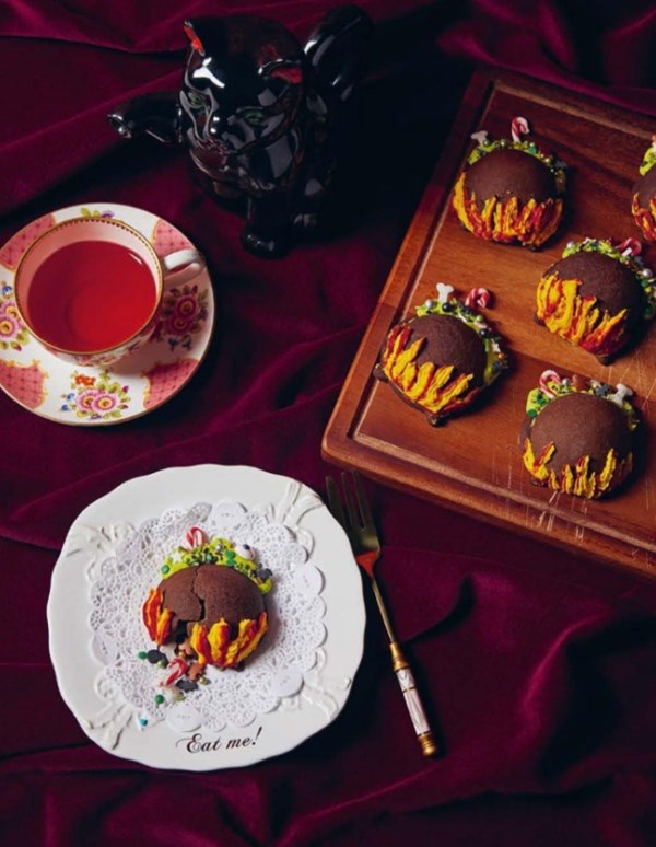 Chocolate orange gingerbread cauldrons [Michael Chakraverty]