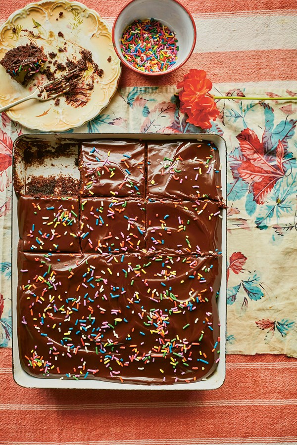 Chocolate party cake (Sokolatopita)