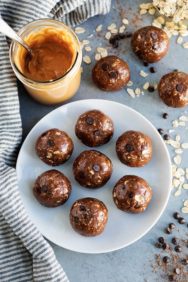 Chocolate peanut butter energy balls