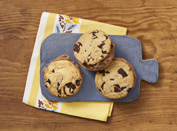Chocolate-peanut butter ice cream sandwiches