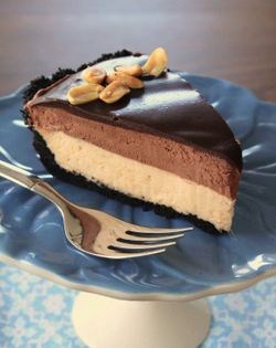 Chocolate peanut butter mousse pie