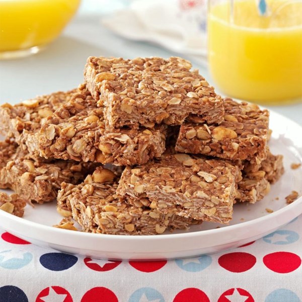 Chocolate-peanut granola bars