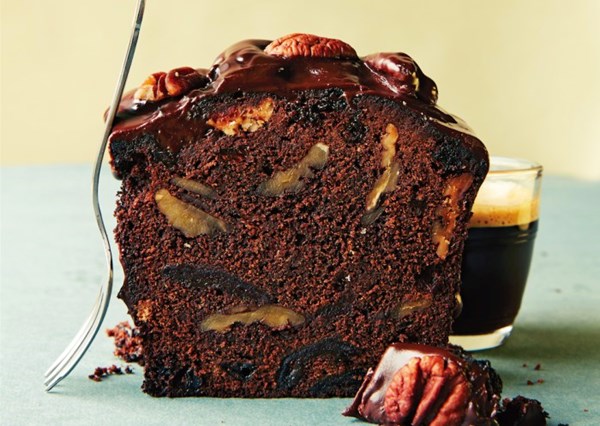Chocolate pecan cake