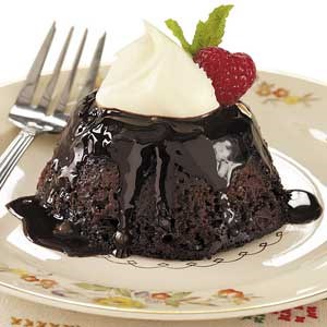 Chocolate-pecan pudding cakes 