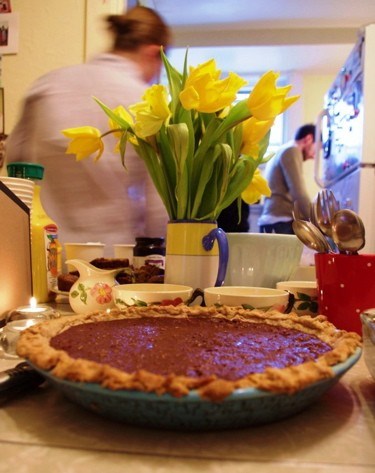 Chocolate-pecan pudding pie