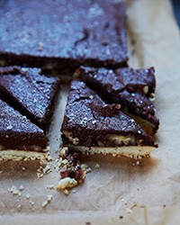 Chocolate-pecan shortbread bars