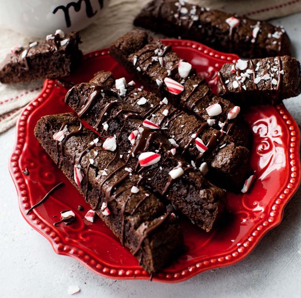 https://716f24d81edeb11608aa-99aa5ccfecf745e7cf976b37d172ce54.ssl.cf1.rackcdn.com/chocolate-peppermint-biscotti-1884125l1.jpg