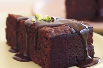 Chocolate-pistachio torte with warm chocolate ganache