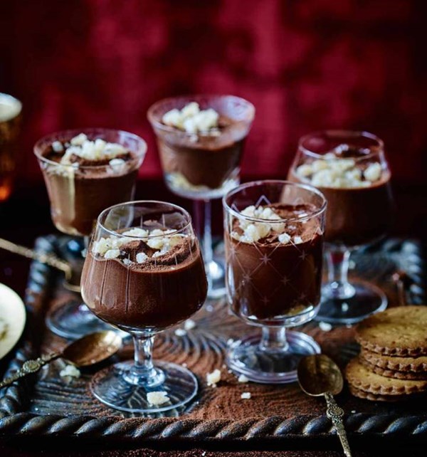 Chocolate pots with cardamom and ginger