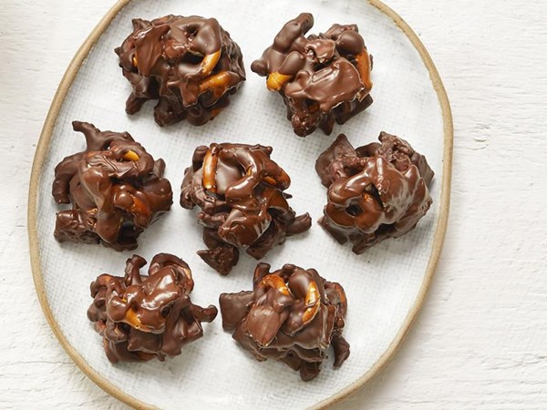 Chocolate pretzel clusters 