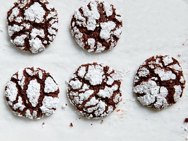 Chocolate pretzel crinkle cookies