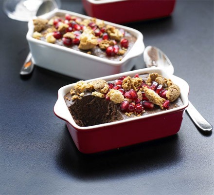 Chocolate pudding with pomegranate and amaretti