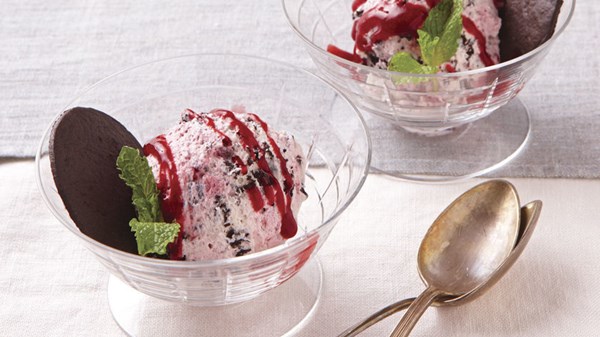 Chocolate-raspberry cookies & cream