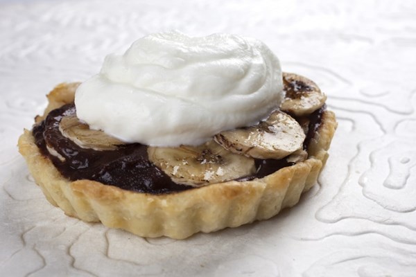 Chocolate rum banana cream pies