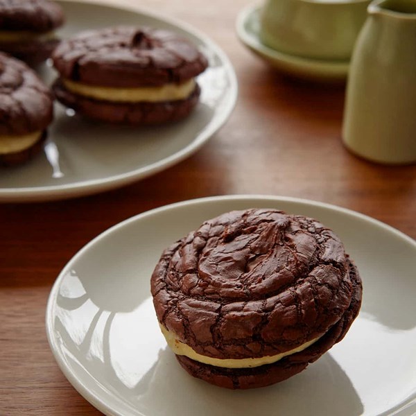 Chocolate sandwich cookies filled with tahini cream