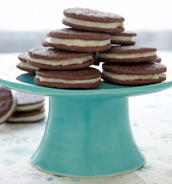 Chocolate sandwich cookies with cream filling
