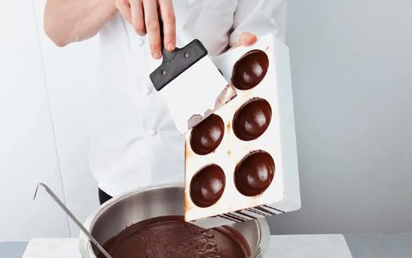 Chocolate semi-spheres [chocolate - moulding techniques]