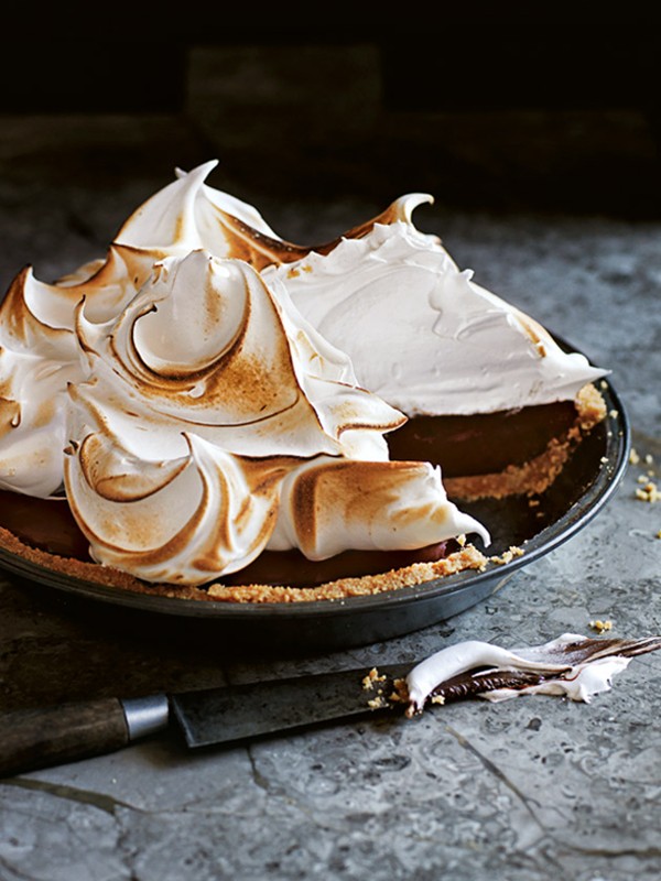 Chocolate s'more meringue pie