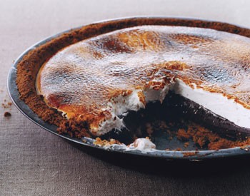 Chocolate s'more pie