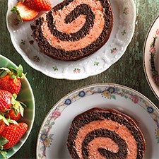 Chocolate-strawberry roll cake