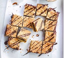 Chocolate-stuffed flapjack bars