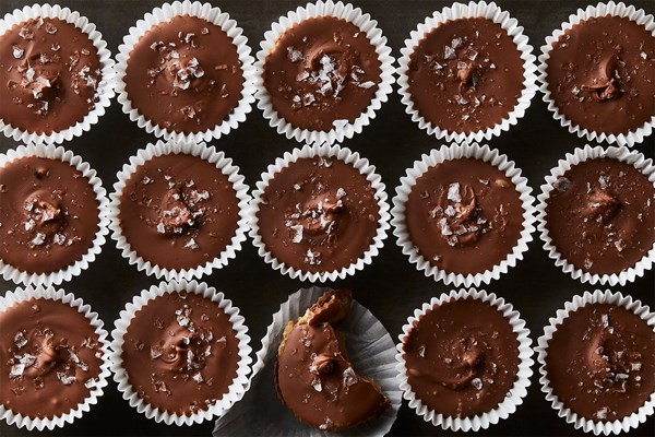 Chocolate tahini cups