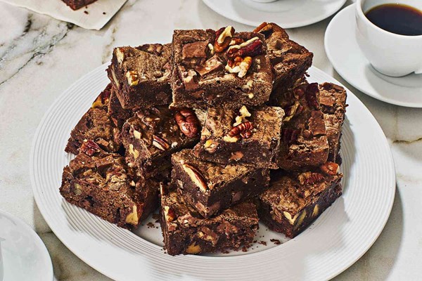 Chocolate toffee bar brownies