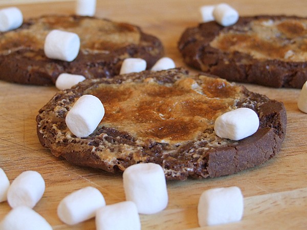 Chocolate-toffee s'more cookies