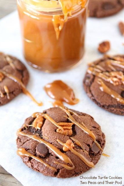 Chocolate turtle cookies