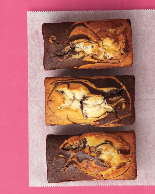 Chocolate-vanilla marble cakes