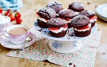 Chocolate Victoria sponge cupcakes