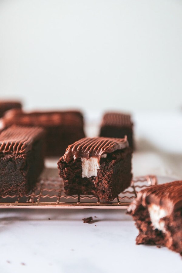 Chocolate Zinger-inspired mini cakes