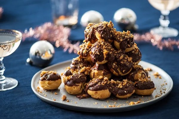 Chocolatey profiteroles with praline crunch 