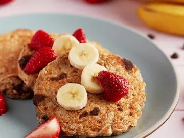 Chocolaty banana-oat pancakes 