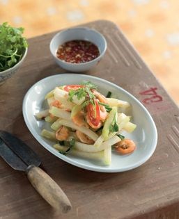 Choko stir-fried with school prawns (Trái su xào tép)