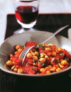 Chorizo and chickpea one-pot supper (Potaje de chorizo y garbanzos)
