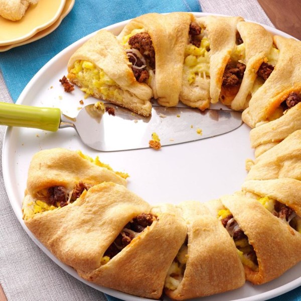 Chorizo and egg breakfast ring