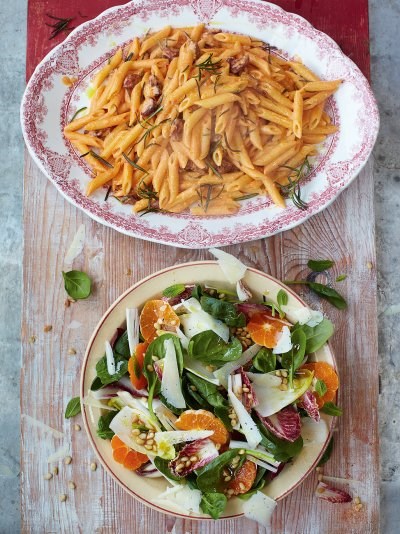 Chorizo carbonara with Catalan market salad