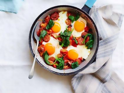 Chorizo, fried eggs and tomatoes