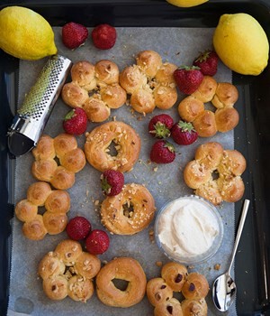 Choux pastries with pistachio cream