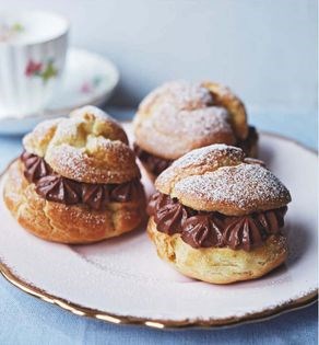 Choux puffs with chocolate cream