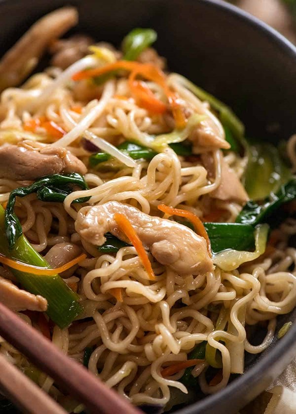 Chow mein ramen noodles