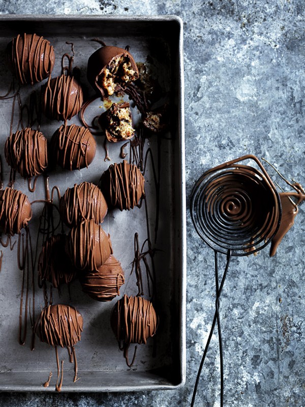 Christmas cake ice-cream truffles