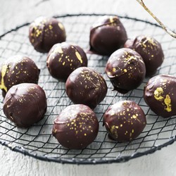 Christmas cake truffles