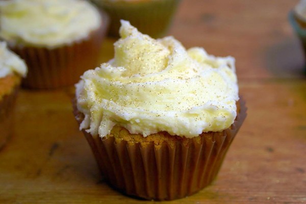 Christmas cappuccino cream stuffed cupcakes