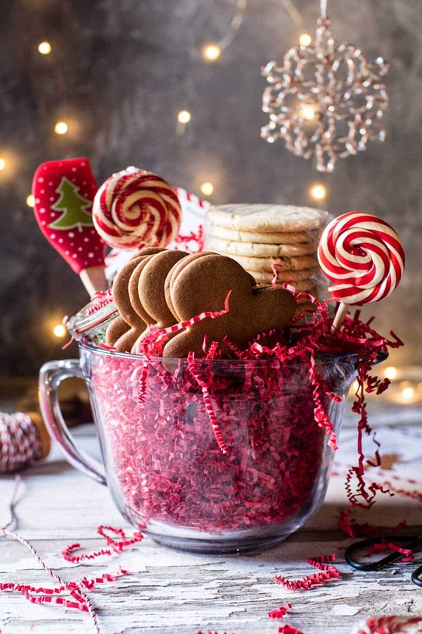 Christmas cookie decorating kit: gingerbread cookies + easy white icing