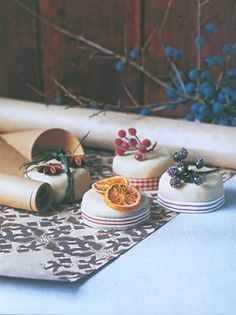 Christmas gifts [small cakes]
