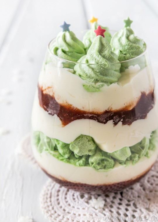 Christmas mess with Christmas tree meringues