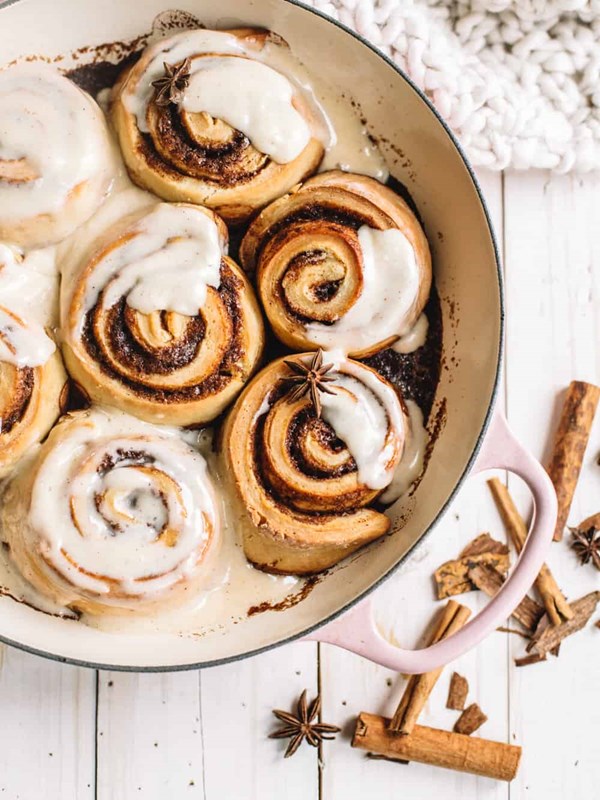 Christmas morning eggnog cinnamon rolls